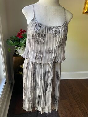 Halston Heritage Cream Pleated Spaghetti-Strap Midi Dress with Gray Floral Motif